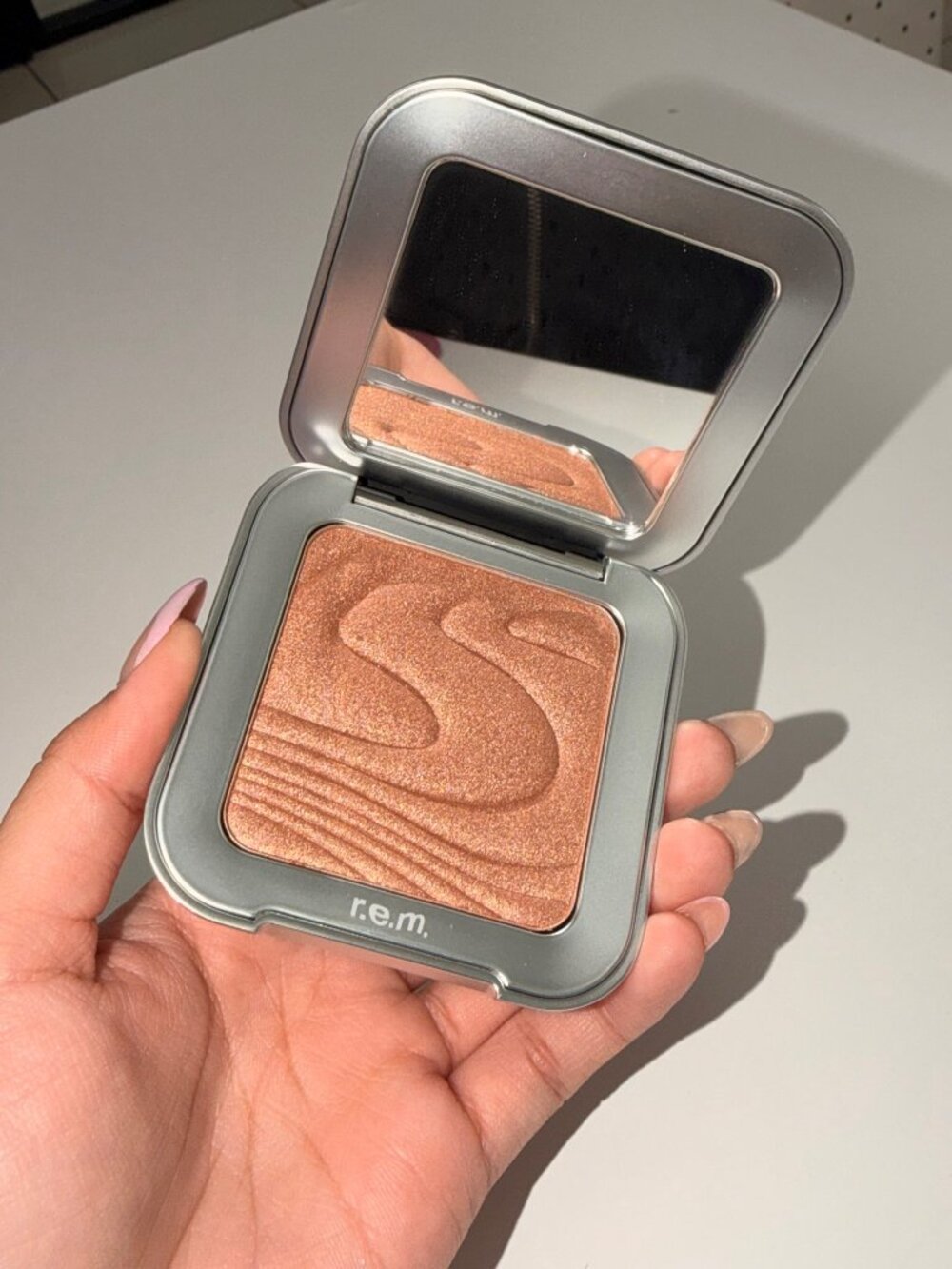 REM BEAUTY interstellaire highlighter MISS MARS